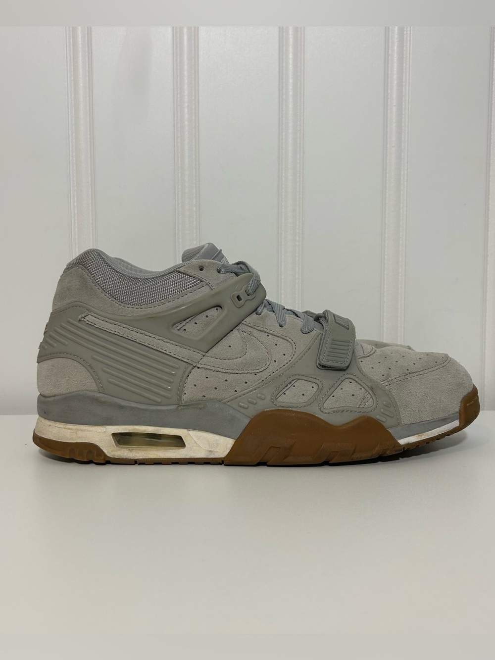 Nike air max trainer 3 Men's Gray Suede white gum Athletic Sneakers